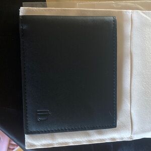 Longvadon short wallet soft leather